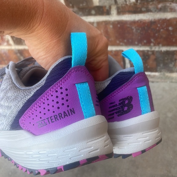 Like New New Balance All Terrain  Shoes! Size 7 - Picture 4 of 8